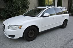 VOLVO V50 3