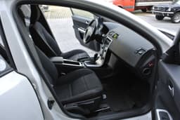 VOLVO V50 13