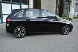 MERCEDES-BENZ B 220 17