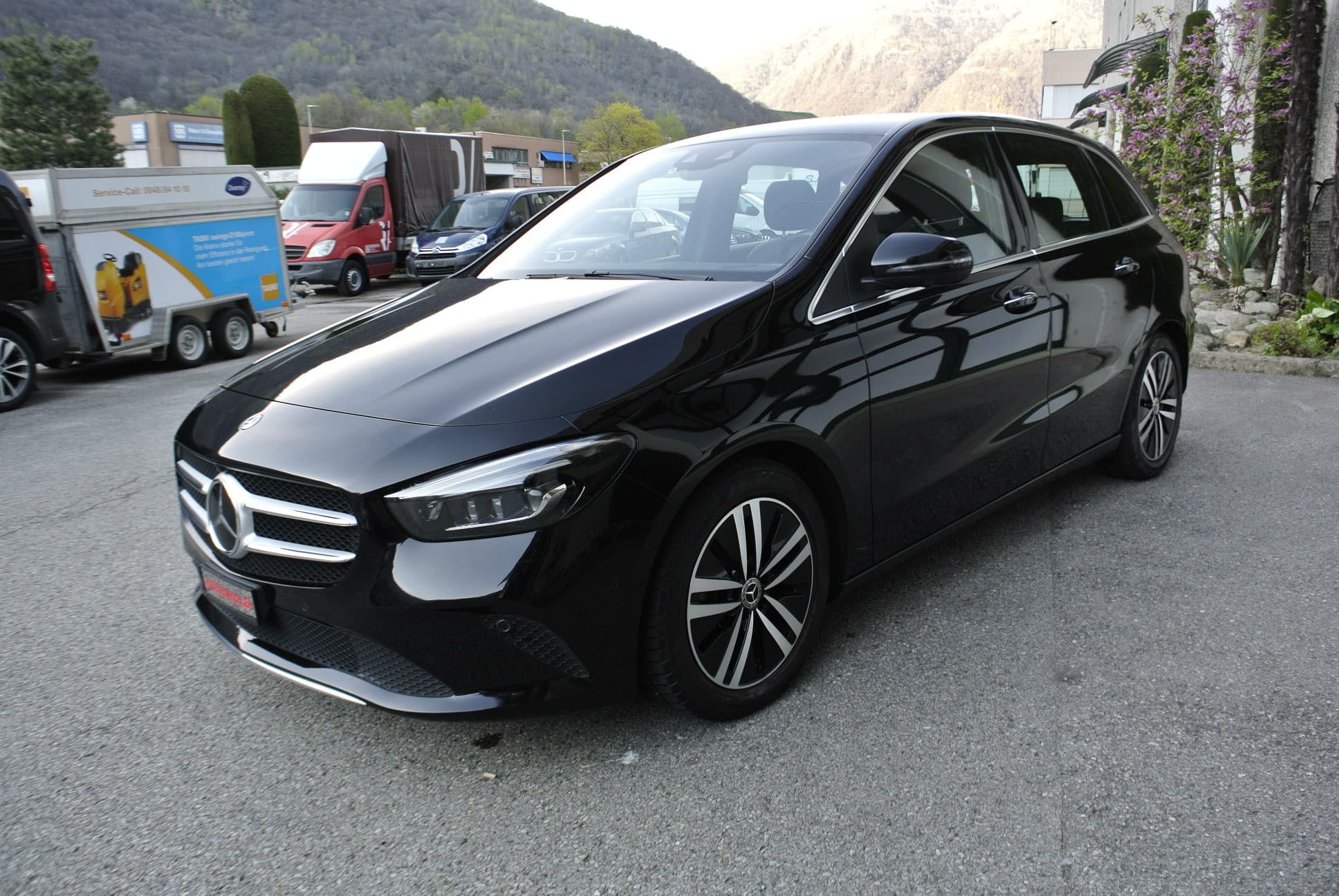 MERCEDES-BENZ B 220