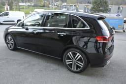 MERCEDES-BENZ B 220 22