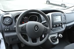 RENAULT TRAFIC 8