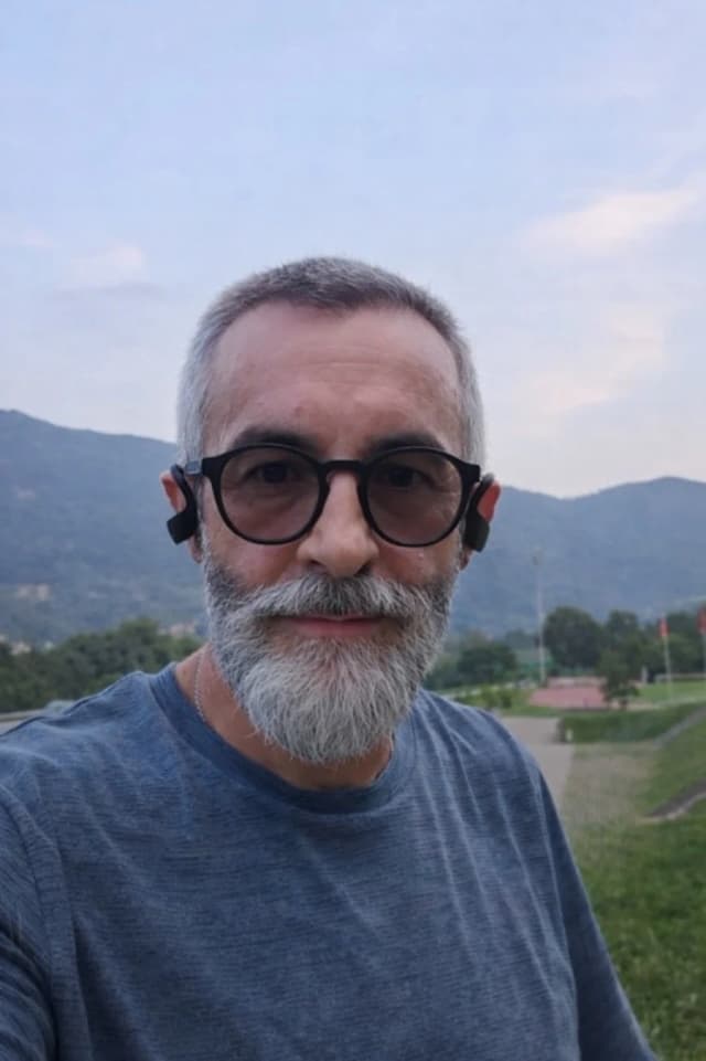 Lazar Jovic - Intermediario assicurativo veicoli a motore Lazar Jovic intermediario assicurativo veicoli a motore certificato FINMA